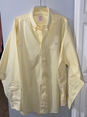 Men’s yellow Xl Brookes Brothers shirt